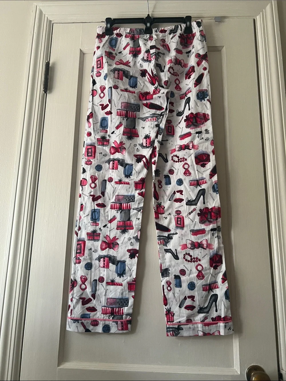 Gilligan & O'Malley White Pajama Pants with Pink & Navy Fashion Print